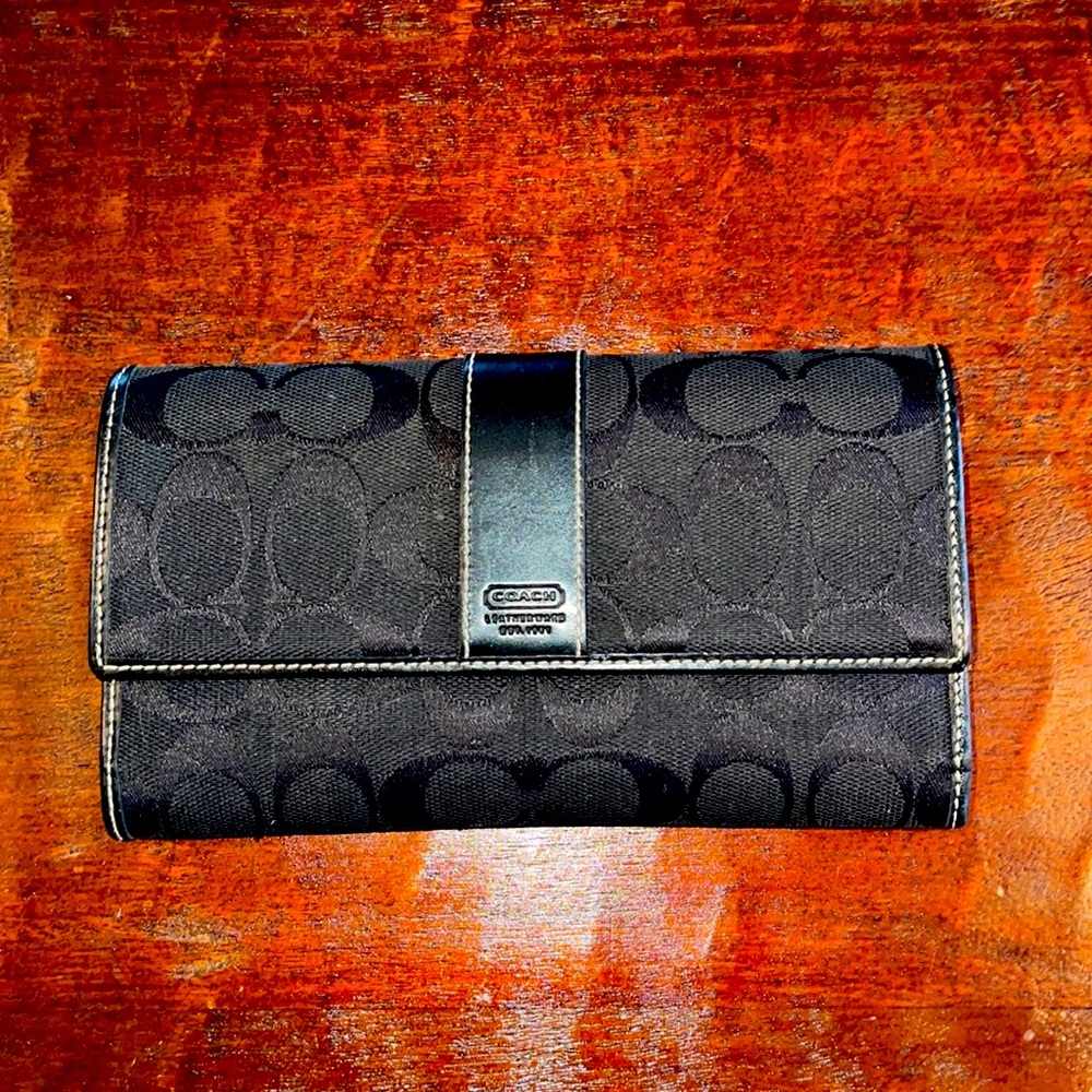 Vintage Coach Black Logo Large Button Clasp Wallet EUC!!